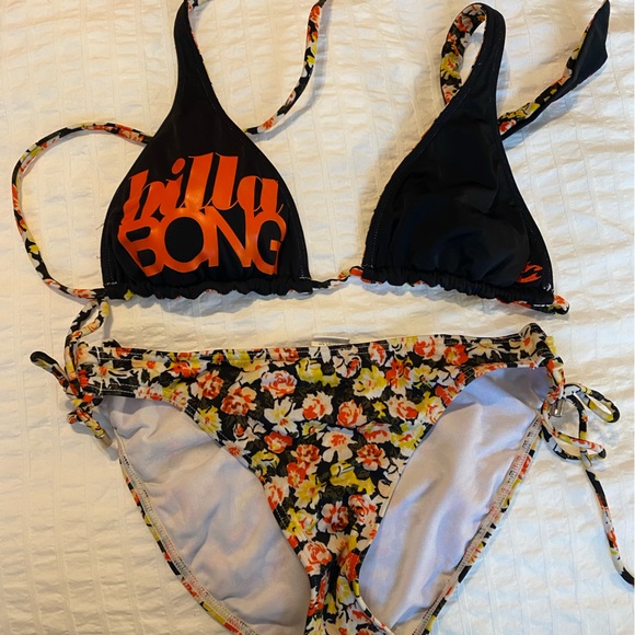 Cover ups and bathing suits - Picture 4 of 10